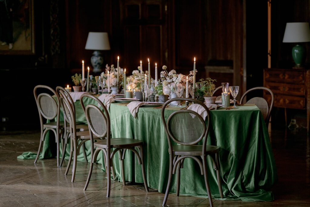 Luxury set up of a reception table for guest at Peterloon Estate.