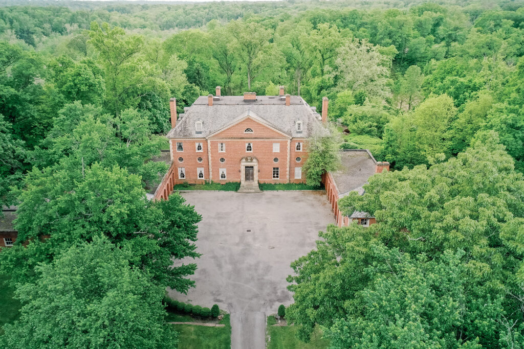 a garden wedding editorial at the peterloon estate in Cincinnati, Ohio